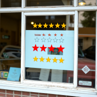 Retro window showing vendor ratings, reviews, and trust badges